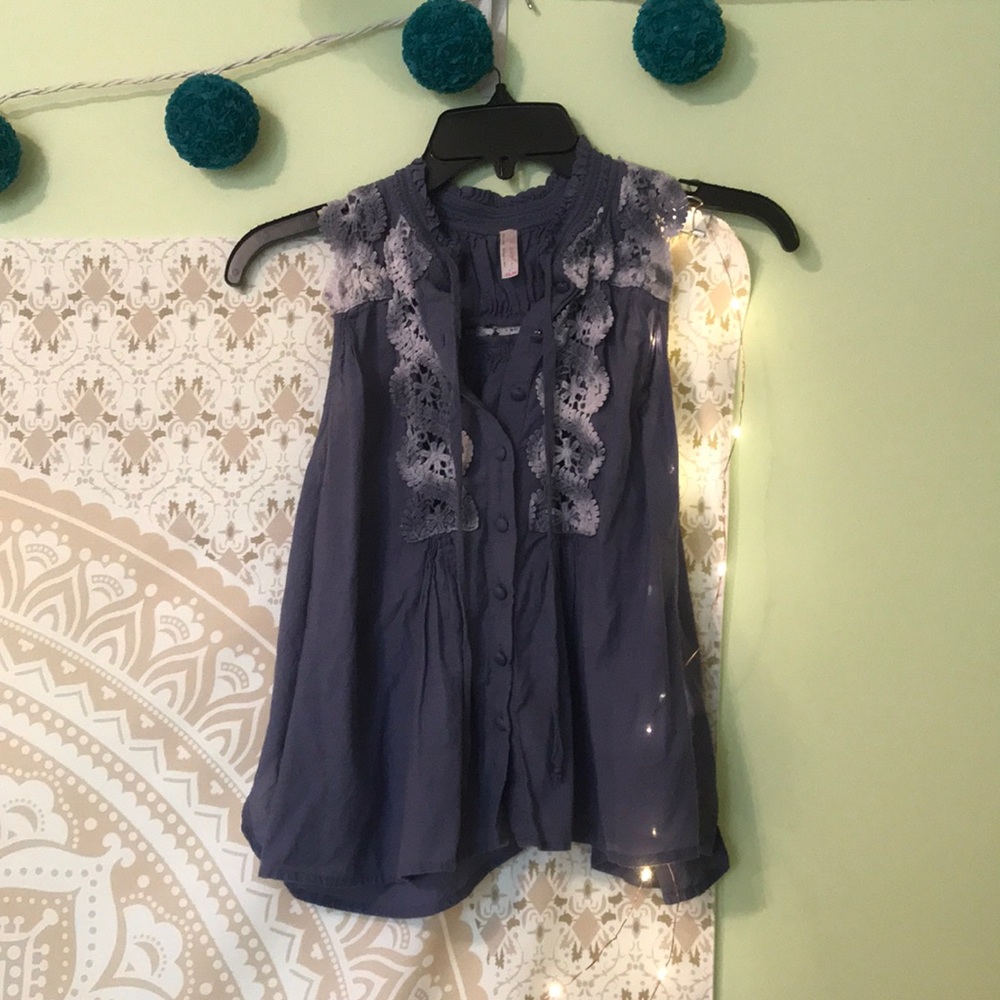 Lightweight navy tank top with lace!